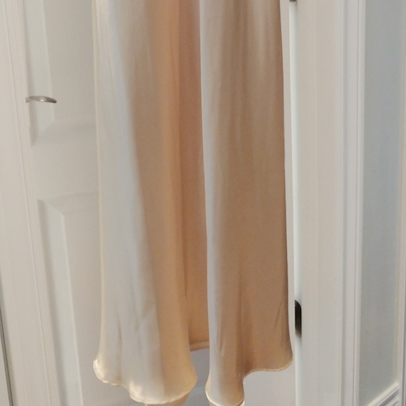 Mark Edwards cream silk dress with chiffon detaill - Picture 2 of 4